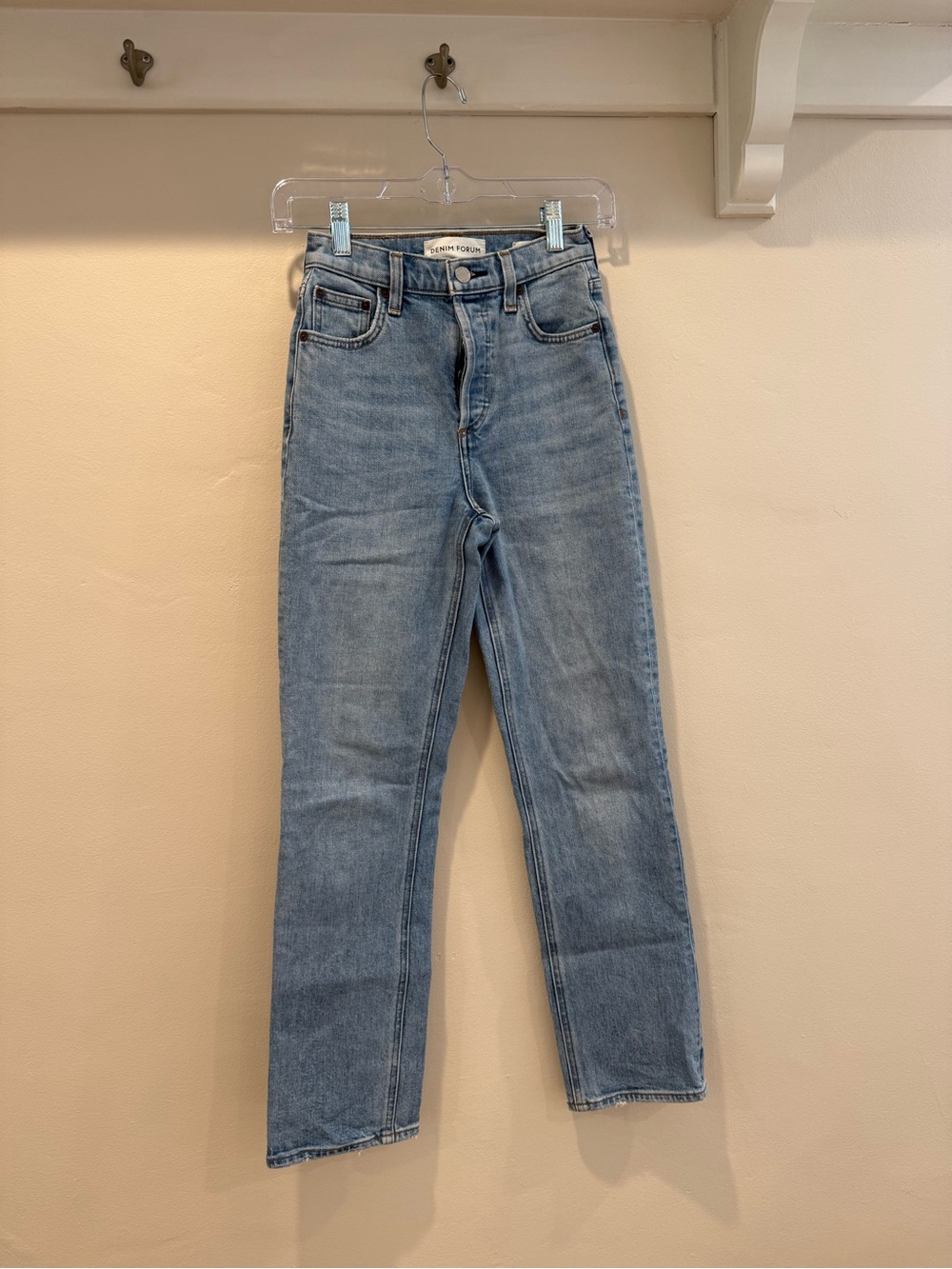 Aritzia Denim Forum Light Blue Straight-Leg Women’s Jeans